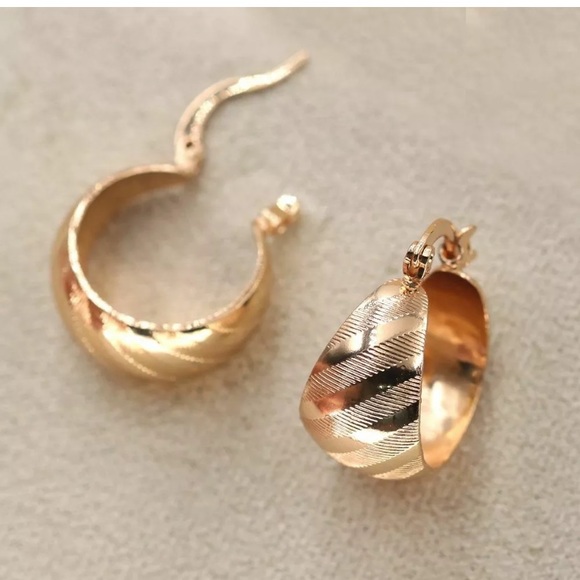 Yellow Gold Filled semicircle Hoop earrings - Picture 3 of 4